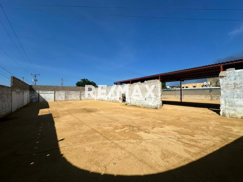 En Venta Terreno y Parcela Caja de Agua.