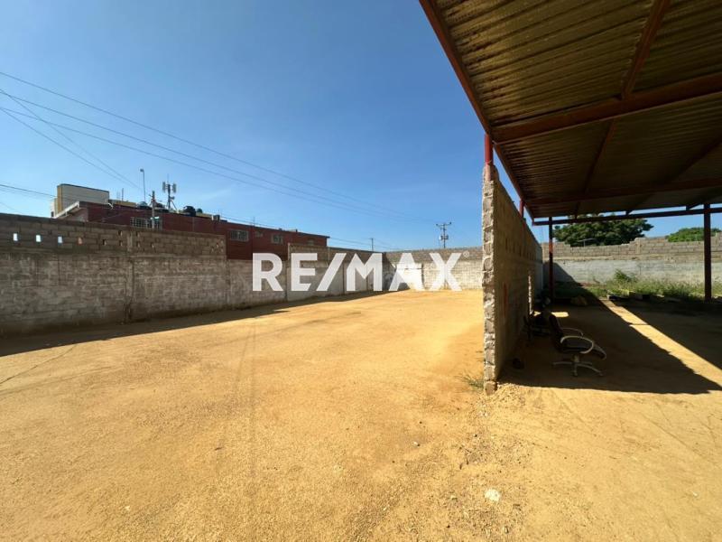 En Venta Terreno y Parcela Caja de Agua.