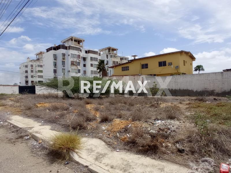 En Venta Terreno y Parcela Caja de Agua.