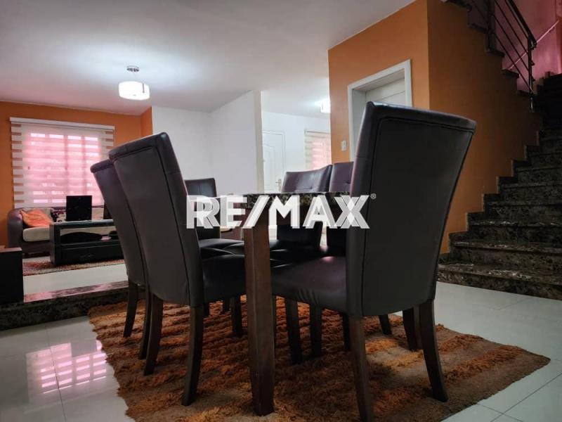 En Venta Casa o TownHouse URB LAS VIRTUDES