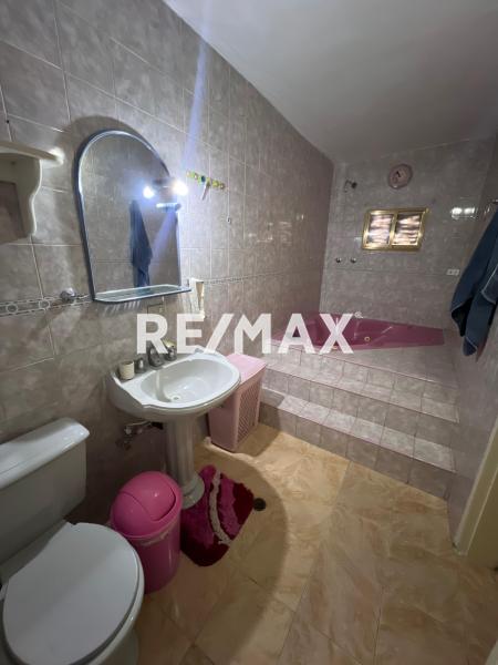 En Venta Casa o TownHouse Av.los claveles. Santa Irene