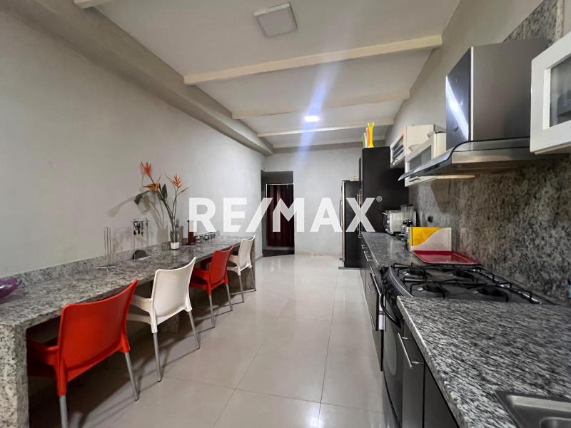 En Venta Casa o TownHouse Av.los claveles. Santa Irene