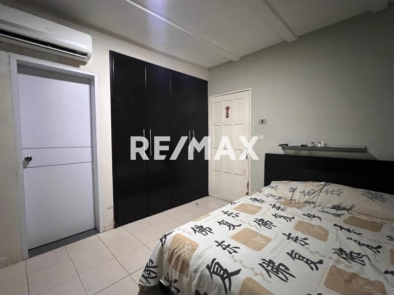 En Venta Casa o TownHouse Av.los claveles. Santa Irene