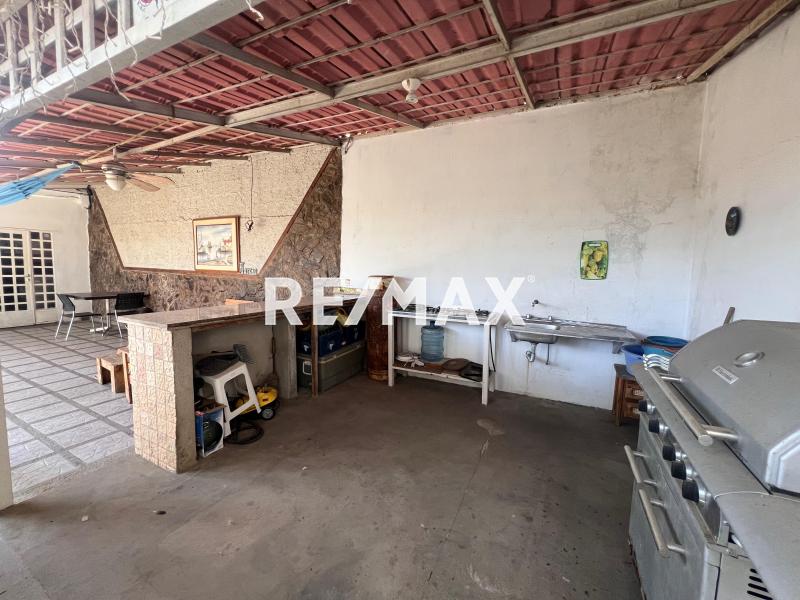 En Venta Casa o TownHouse Av.los claveles. Santa Irene