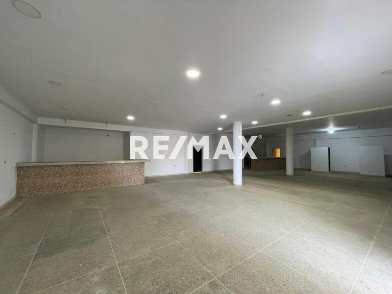 En Alquiler Local Comercial Avenida Ollarvides, Punta Cardón, Punto Fijo, Carirubana, Falcón, VEN