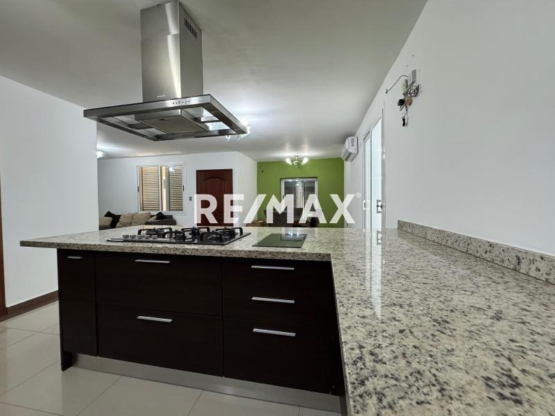 En Alquiler Casa o TownHouse Urb. Bahimar puerta Maraven