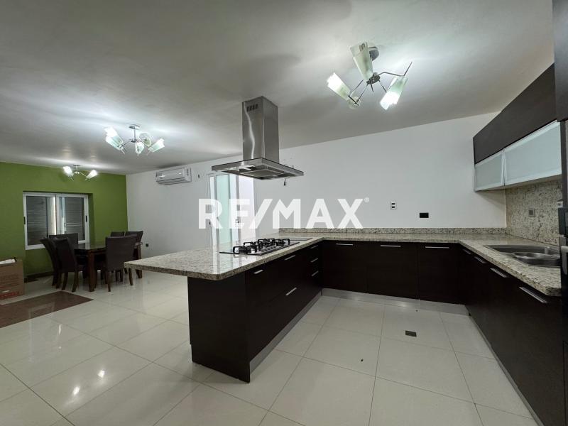 En Alquiler Casa o TownHouse Urb. Bahimar puerta Maraven