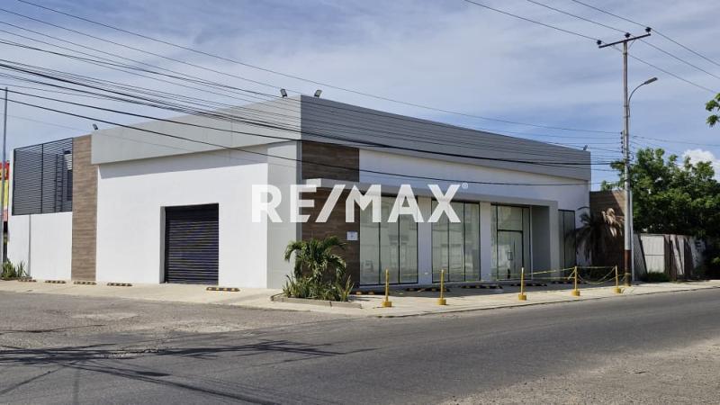 En Venta Local Comercial Calle Bachiller Peña, Urb. Puerta Maraven. Punto Fijo