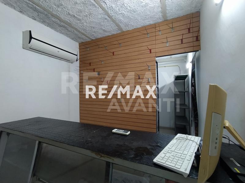 En Venta Local Comercial Av. General Riera Puerta Maraven