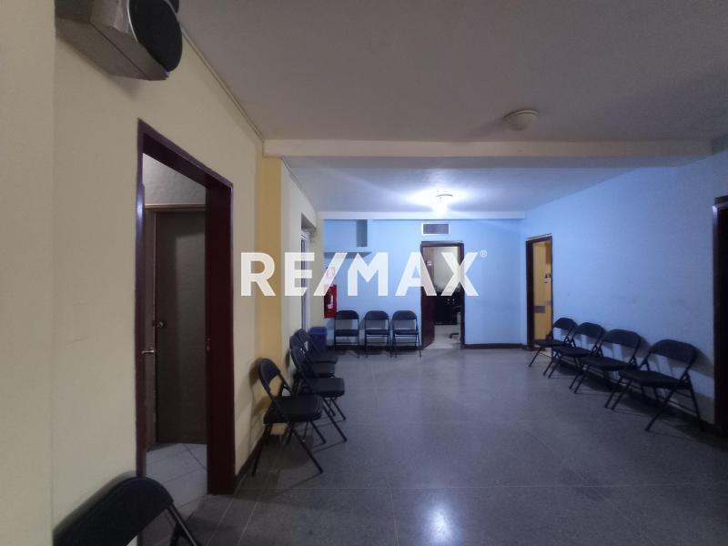 En Venta Local Comercial Av. General Riera Puerta Maraven