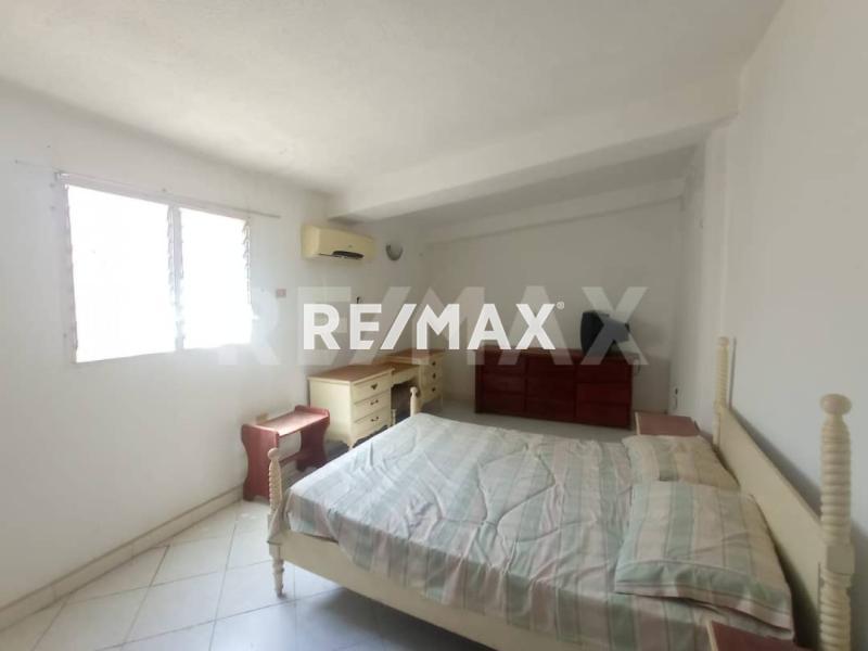 En Alquiler Casa o TownHouse Av. Principal de Bella Vista, Punto Fijo Estado Falcon