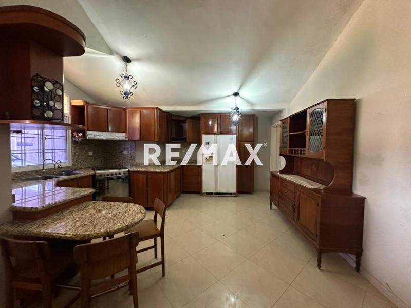 En Alquiler Casa o TownHouse Av. Principal de Bella Vista, Punto Fijo Estado Falcon