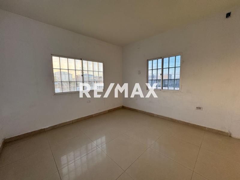 En Venta Casa o TownHouse Avenida Ollarvides, Puerta Maraven, Cardón, Falcón, 4167, VEN