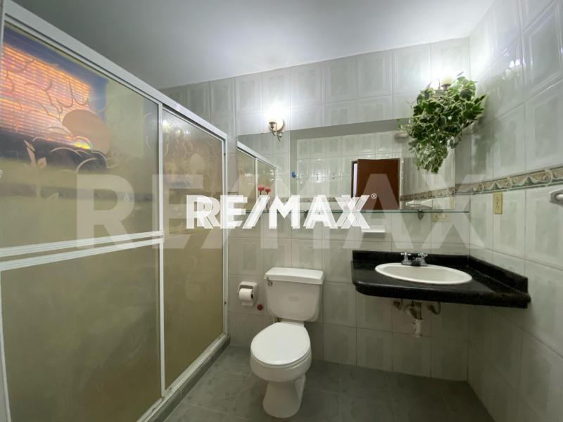 En Venta Casa o TownHouse Avenida Ollarvides, Puerta Maraven, Cardón, Falcón, 4167, VEN