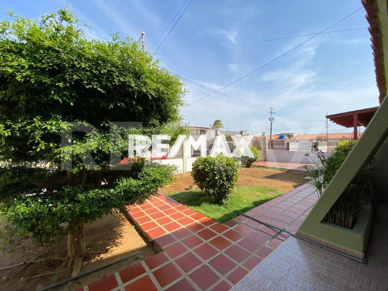 En Venta Casa o TownHouse Avenida Ollarvides, Puerta Maraven, Cardón, Falcón, 4167, VEN