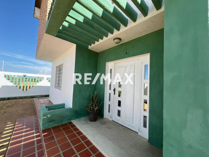 En Venta Casa o TownHouse SECTOR BRISAMAR PUERTA MARAVEN