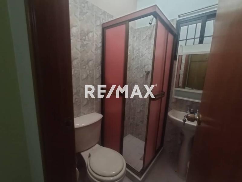 En Alquiler Apartamento Calle Dabajuro , Puerta Maraven.