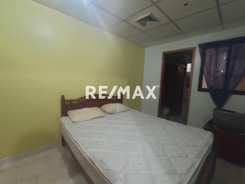 En Alquiler Apartamento Calle Dabajuro , Puerta Maraven.