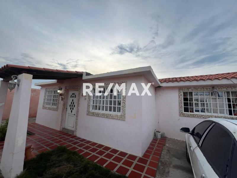 En Venta Casa o TownHouse Cujicana, Punto Fijo, Estado Falcón