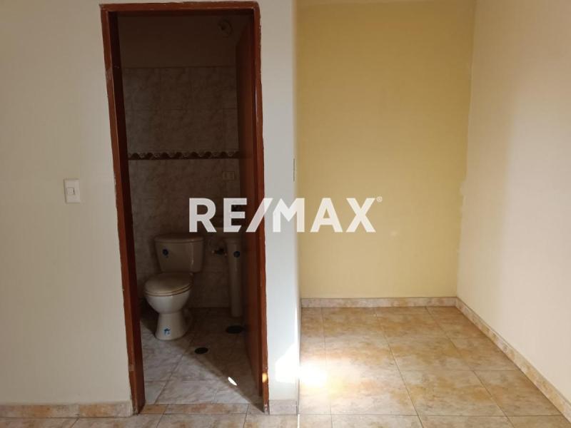 En Alquiler Casa o TownHouse Calle Josefa Camejo. Cerca de Avda Acueducto. Sector Caja de Agua . Punto Fijo. Edo Falcón