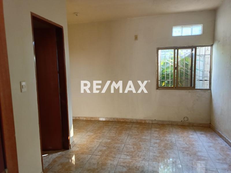 En Alquiler Casa o TownHouse Calle Josefa Camejo. Cerca de Avda Acueducto. Sector Caja de Agua . Punto Fijo. Edo Falcón