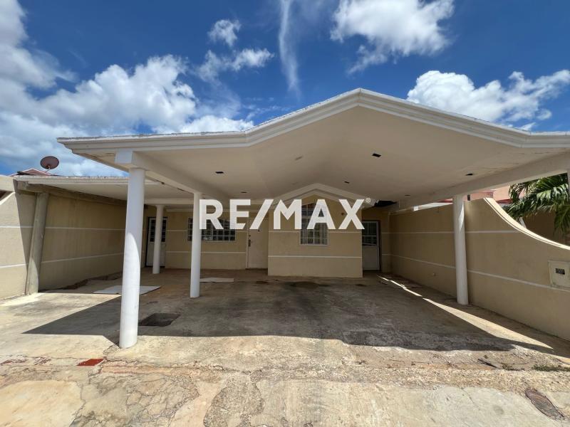 En Venta Casa o TownHouse Urb Casacoima. Punto Fijo, Edo Falcon