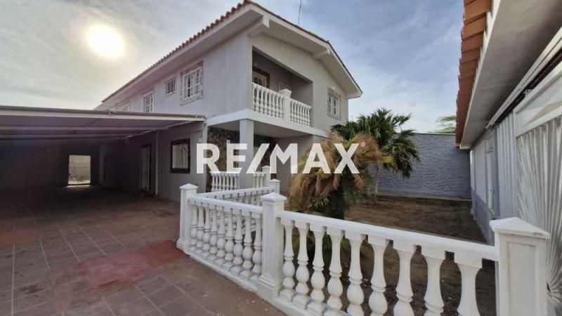 En Venta Casa o TownHouse Urb Casacoima. Punto Fijo, Edo Falcon