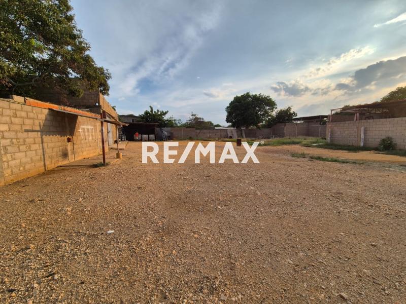 En Venta Casa o TownHouse Av. Principal de Bella Vista