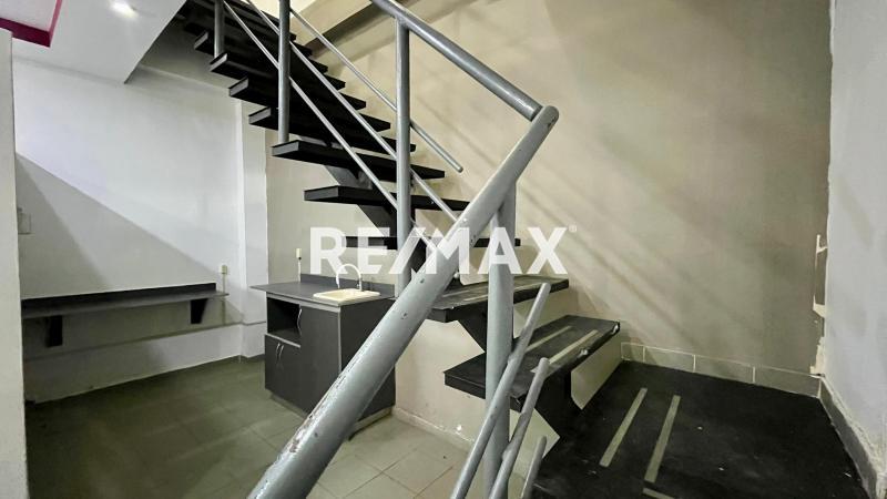 En Alquiler Local Comercial Ave Ollarvides , CC Caribbeam PB