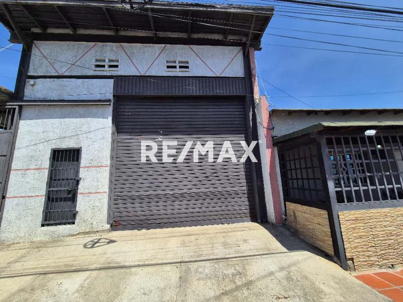 En Alquiler Local Industrial y Galpón calle zamora sector centro