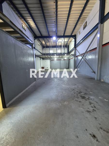 En Alquiler Local Industrial y Galpón calle zamora sector centro