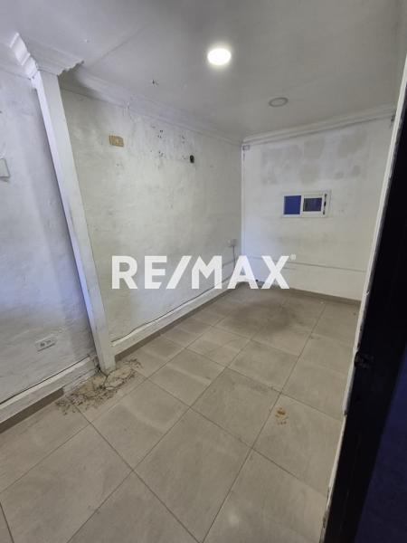 En Alquiler Local Industrial y Galpón calle zamora sector centro