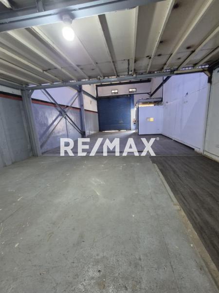 En Alquiler Local Industrial y Galpón calle zamora sector centro