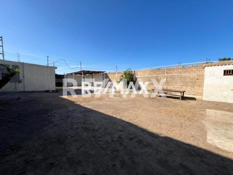 En Alquiler Local Industrial y Galpón calle zamora sector centro