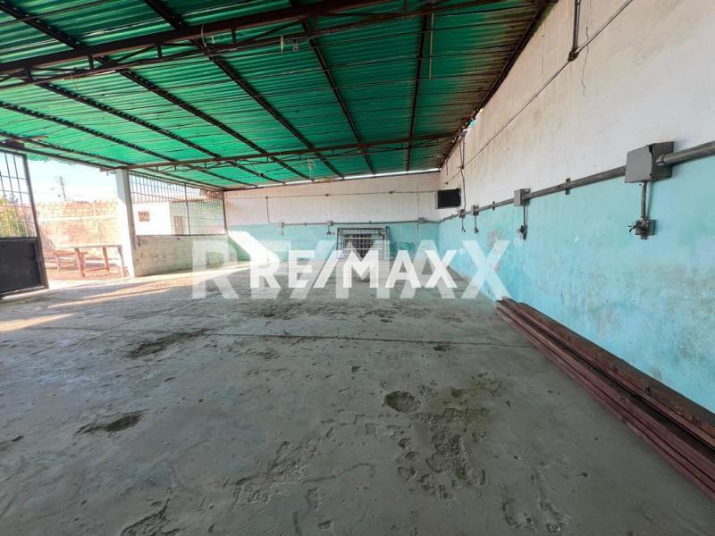 En Alquiler Local Industrial y Galpón calle zamora sector centro