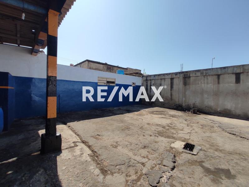 En Alquiler Local Industrial y Galpón calle zamora sector centro