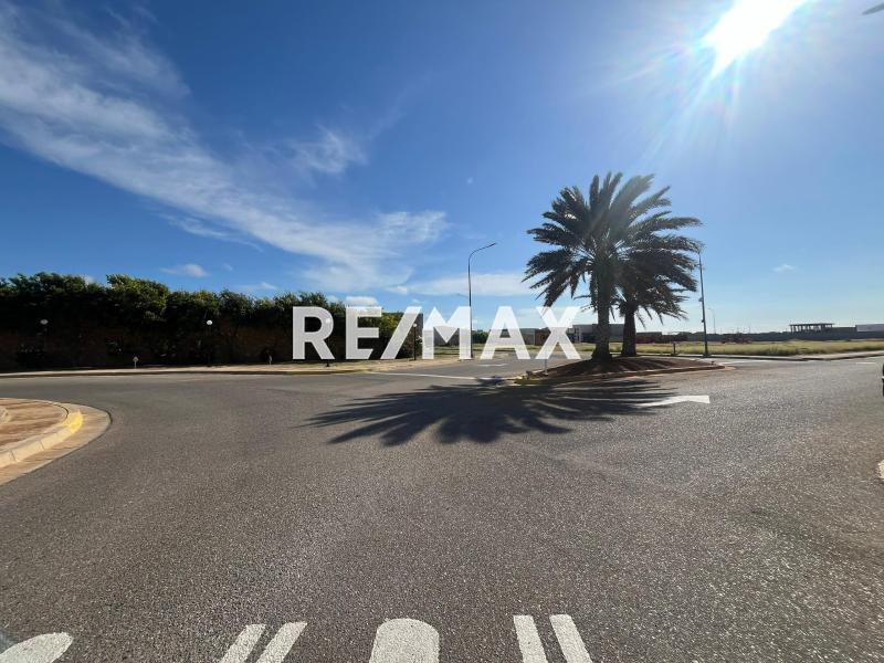 En Venta Terreno y Parcela Punta Cardón. Av. Doña Emilia.