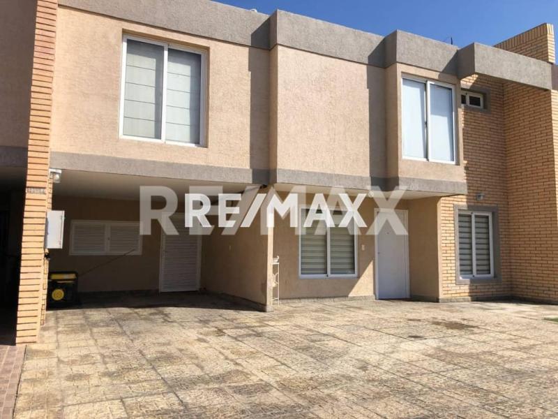 En Venta Casa o TownHouse Calle Guadalupe, urbanización manaure