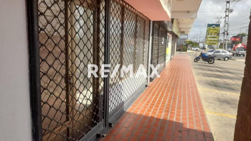 En Alquiler Local Comercial Avenida General Pelayo, Puerta Maraven, Cardón, Falcón, 4154, VEN