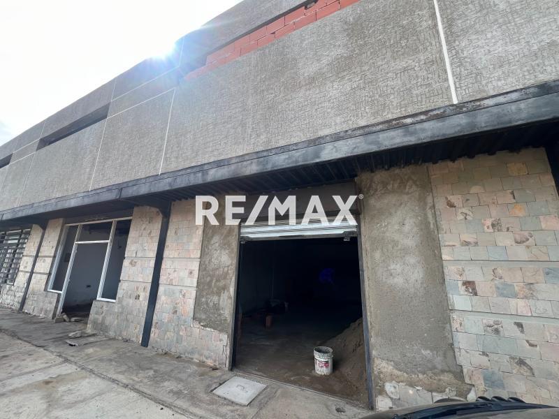 En Venta Local Comercial Avenida Ollarvides, Puerta Maraven, Cardón, Falcón, 4154, VEN