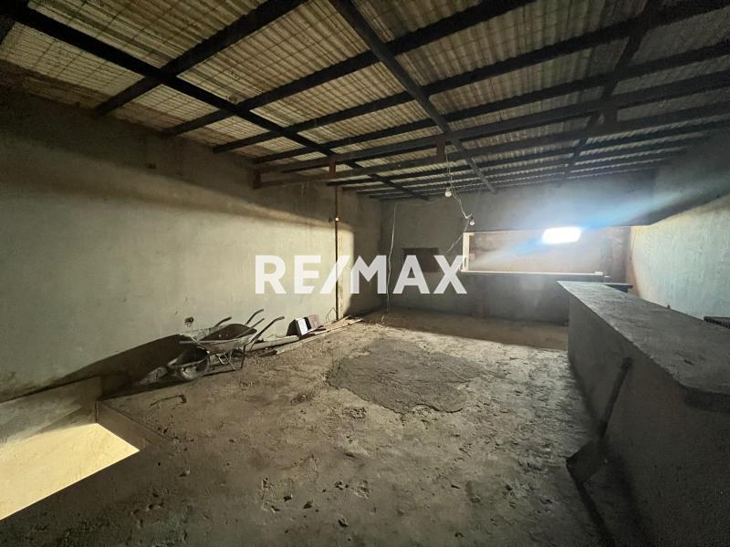 En Venta Local Comercial Avenida Ollarvides, Puerta Maraven, Cardón, Falcón, 4154, VEN