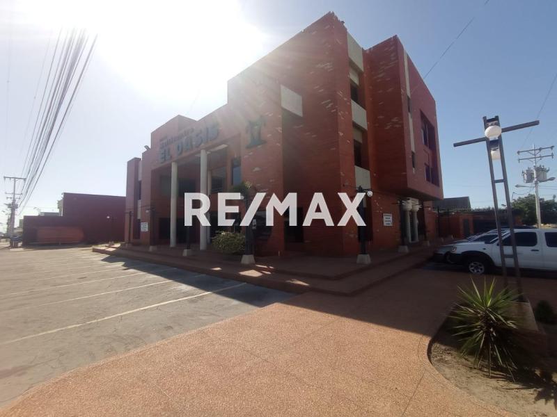 En Venta Local Comercial Avenida Ollarvides, Puerta Maraven, Cardón, Falcón, 4154, VEN