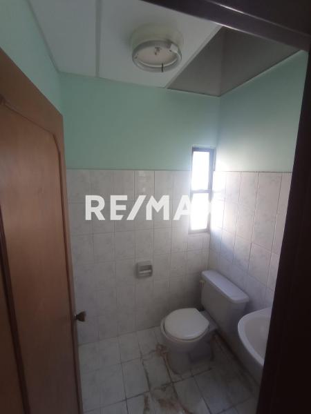 En Venta Local Comercial Avenida Ollarvides, Puerta Maraven, Cardón, Falcón, 4154, VEN