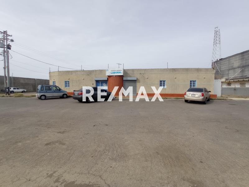 En Venta Local Comercial Avenida Ollarvides, Puerta Maraven, Cardón, Falcón, 4154, VEN