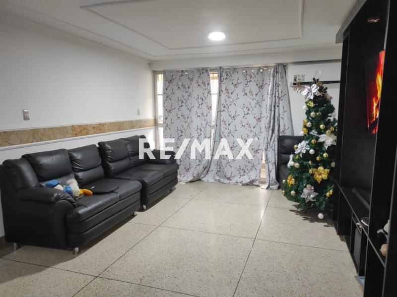 En Venta Apartamento Urb. Santa Irene, Punto Fijo, Estado Facón