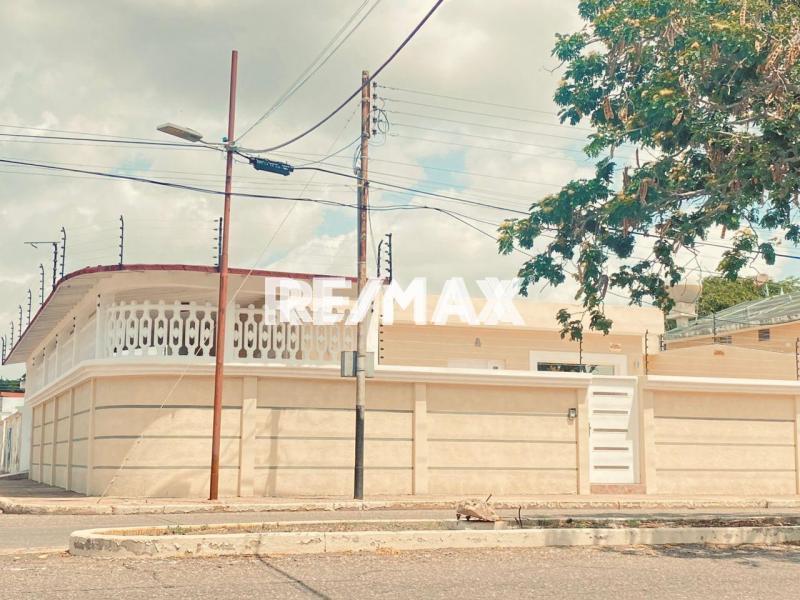 En Alquiler Casa o TownHouse Puerta Maraven, Punto Fijo, Estado Falcon, Carirubana VEN