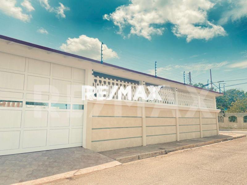 En Alquiler Casa o TownHouse Puerta Maraven, Punto Fijo, Estado Falcon, Carirubana VEN