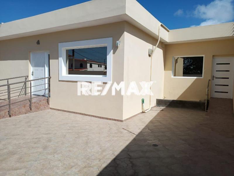 En Alquiler Casa o TownHouse Puerta Maraven, Punto Fijo, Estado Falcon, Carirubana VEN