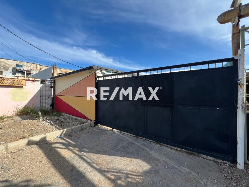 En Alquiler Local Industrial y Galpón Sector Cujicana . Punto Fijo . Edo Falcon