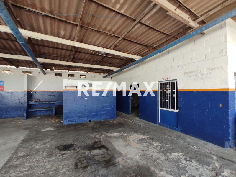 En Alquiler Local Industrial y Galpón Sector Cujicana . Punto Fijo . Edo Falcon